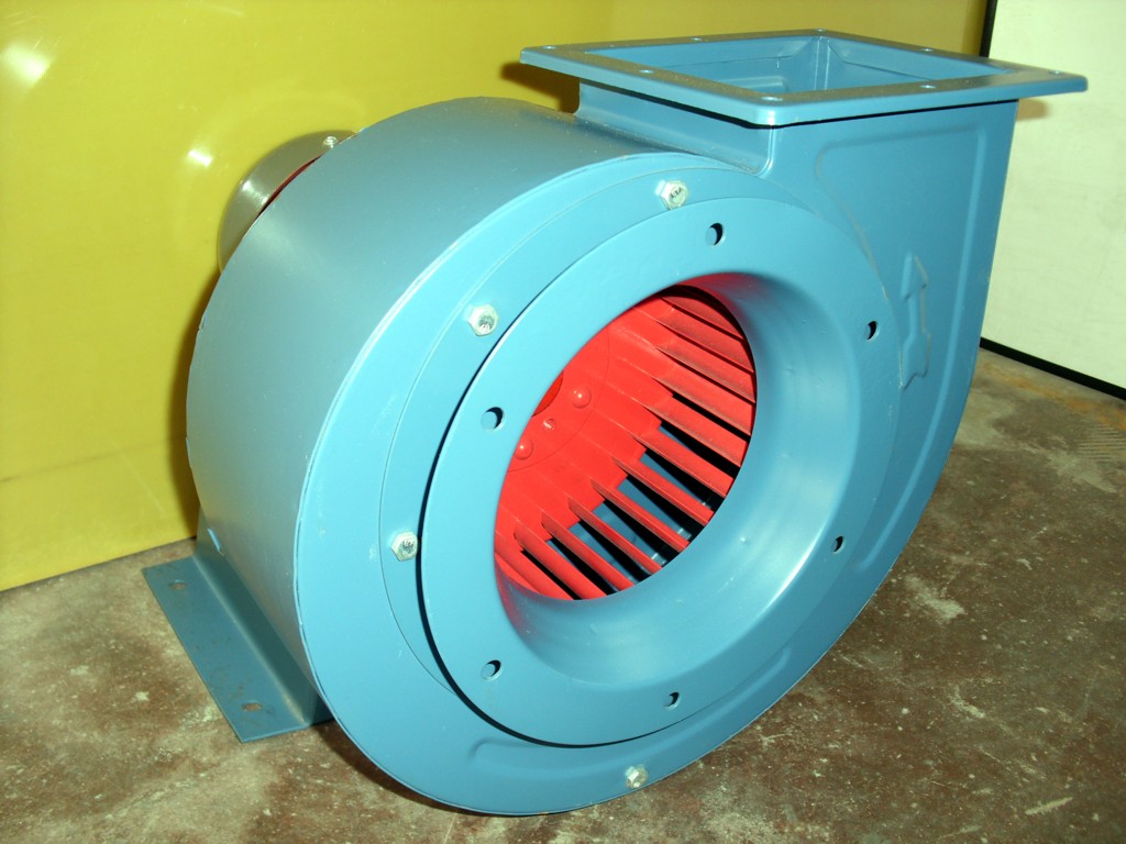 離心風(fēng)機(jī)是一種變流量恒壓機(jī)器